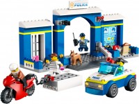 Photos - Construction Toy Lego Police Station Chase 60370